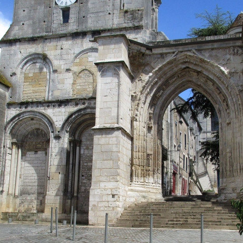 Portail et clocher Sainte-Croix