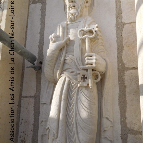 Statuaire sur le clocher des Bertranges