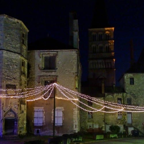 Cour du château, logis du prieur